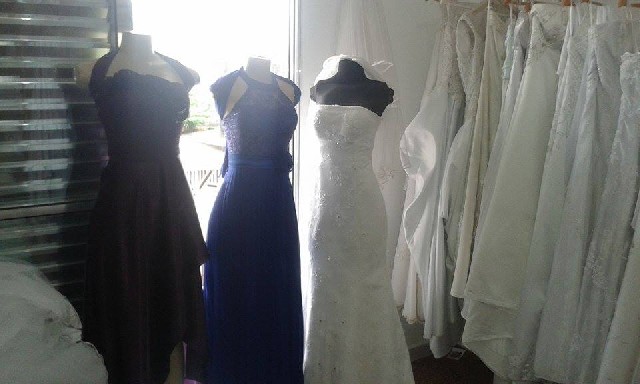 Foto 1 - Vendo estoque de vestidos de noivas e festas